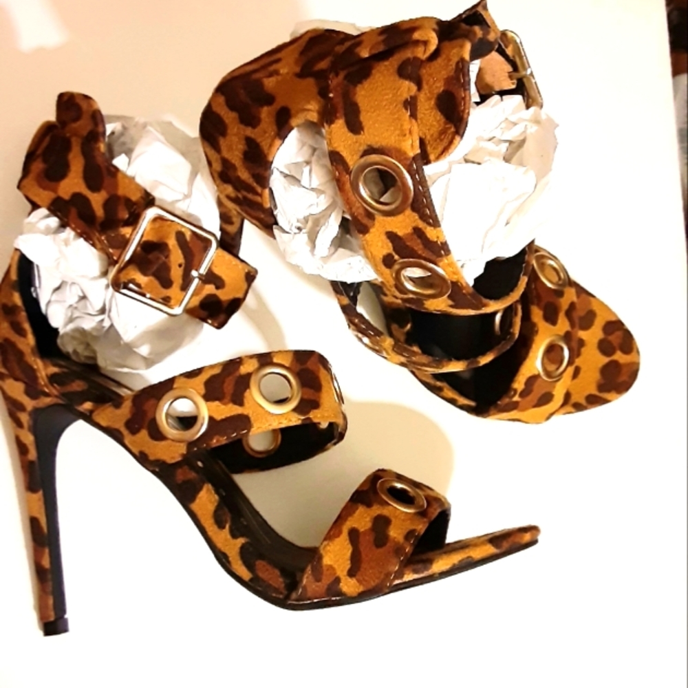 Leopard Print Faux Suede Heels - 8 1/2 - Picture 4 of 7